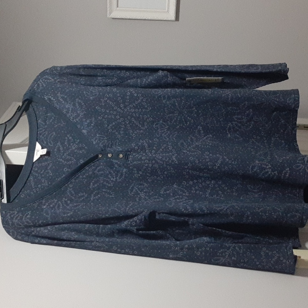 Terra & sky waffle henley shirt or top. Navy Floral. NWT